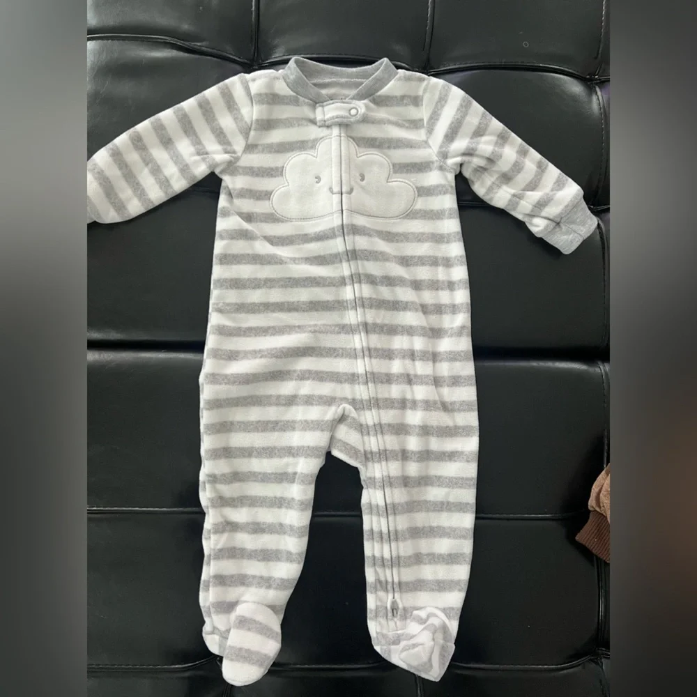 Carter's Bundle of 4 Baby Onesie- 6 months